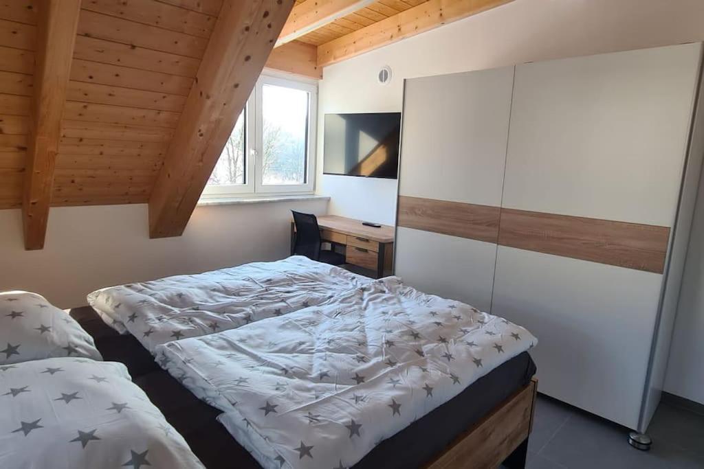 Moderne Ferienunterkunft/Wohnung Burgthann エクステリア 写真